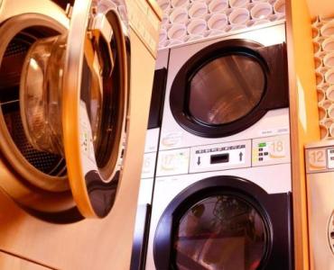 Koniec z parą w mieszkaniu: domowe patenty, dzięki którym suszarka bębnowa nie zamieni domu w saunę