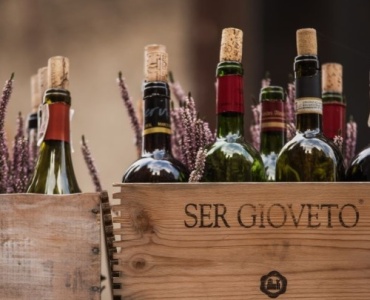 Styl, aromat i porządek: przewodnik po wyborze akacjowego organizera na wino